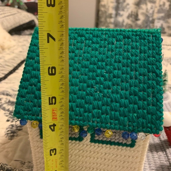 Christmas Village Garage with Music Box - Picture 11 of 11